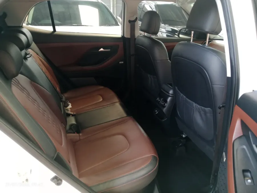 Foto Mobil Bekas Kabin Belakang Hyundai Creta 1.5 Prime tahun 2022