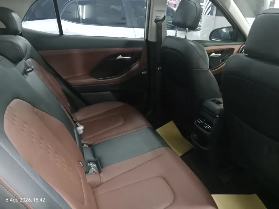 Foto Mobil Bekas Kabin Belakang Hyundai Creta 1.5 Prime tahun 2022