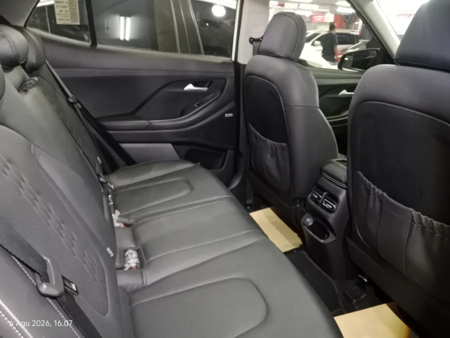 Foto Mobil Bekas Kabin Belakang Hyundai Creta 1.5 Prime tahun 2022