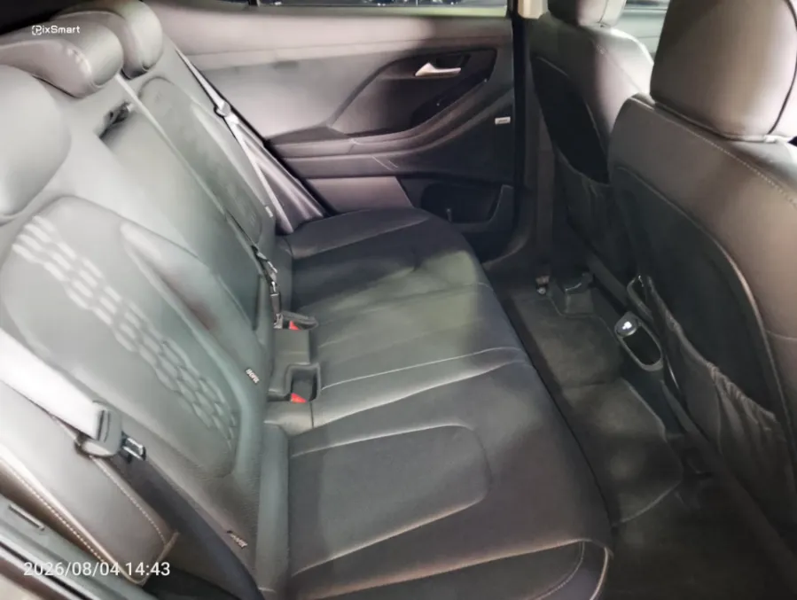 Foto Mobil Bekas Kabin Belakang Hyundai Creta 1.5 Prime tahun 2022