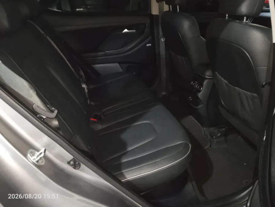 Foto Mobil Bekas Kabin Belakang Hyundai Creta 1.5 Prime tahun 2022