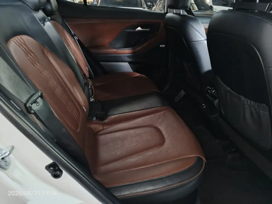 Foto Mobil Bekas Kabin Belakang Hyundai Creta 1.5 Prime tahun 2022