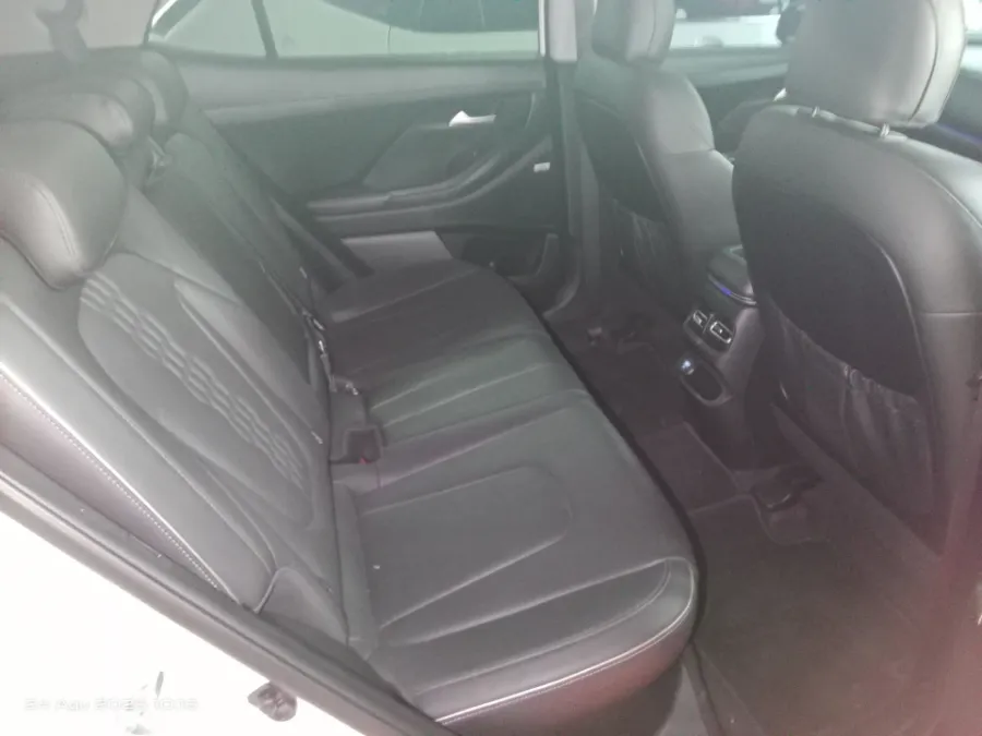 Foto Mobil Bekas Kabin Belakang Hyundai Creta 1.5 Prime tahun 2022