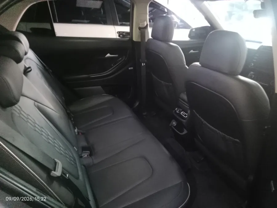 Foto Mobil Bekas Kabin Belakang Hyundai Creta 1.5 Prime tahun 2022