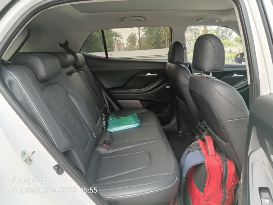 Foto Mobil Bekas Kabin Belakang Hyundai Creta 1.5 Prime tahun 2022