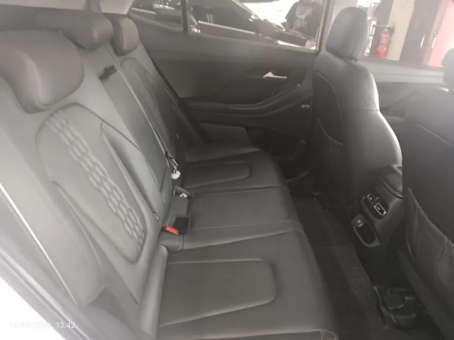 Foto Mobil Bekas Kabin Belakang Hyundai Creta 1.5 Prime tahun 2022