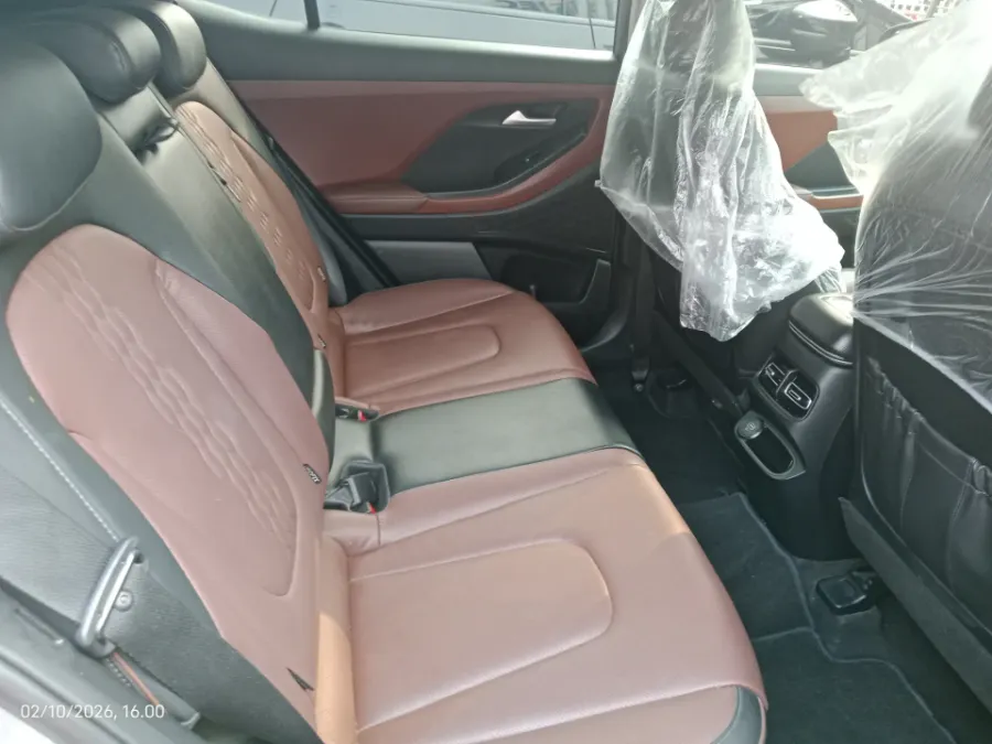 Foto Mobil Bekas Kabin Belakang Hyundai Creta 1.5 Prime tahun 2022