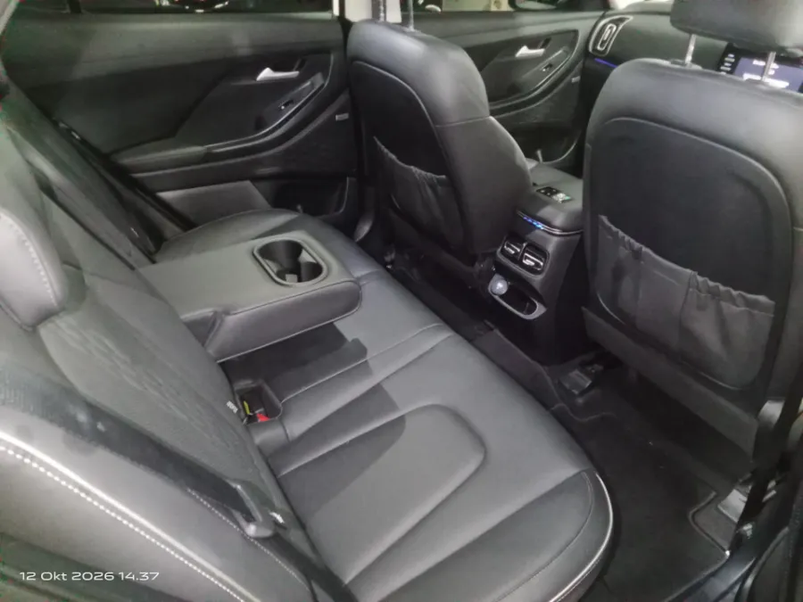Foto Mobil Bekas Kabin Belakang Hyundai Creta 1.5 Prime tahun 2022