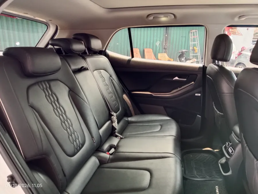 Foto Mobil Bekas Kabin Belakang Hyundai Creta 1.5 Prime tahun 2022