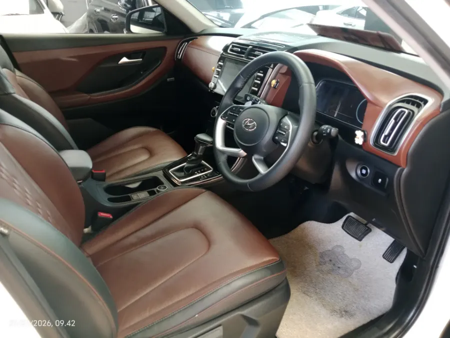 Foto Mobil Bekas Kabin Depan Hyundai Creta 1.5 Prime tahun 2022