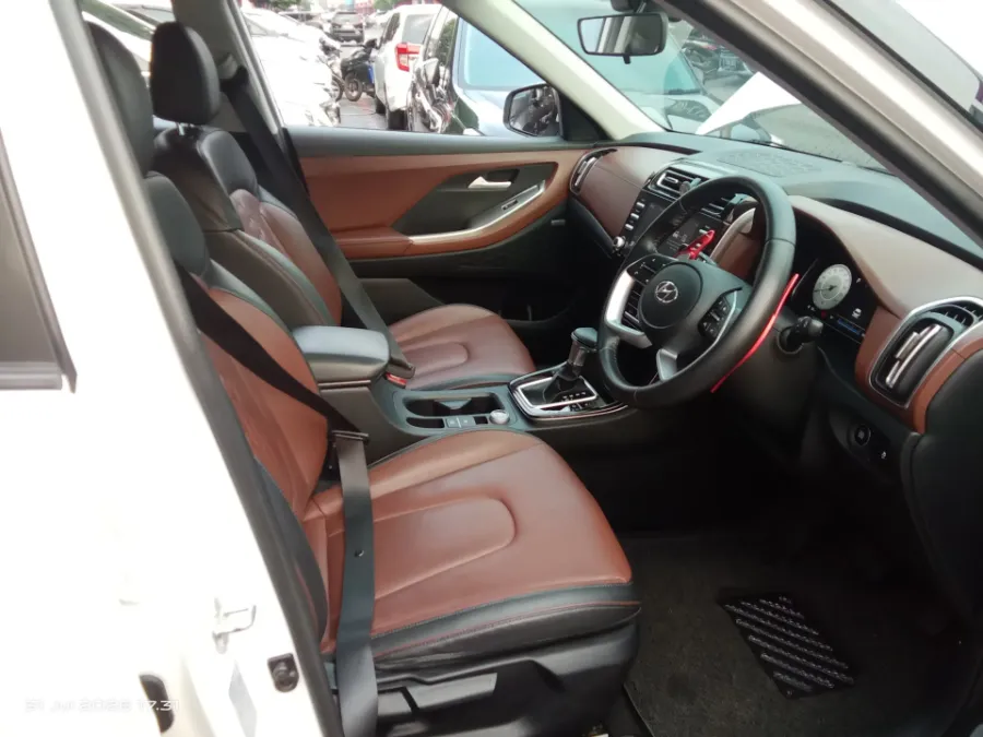 Foto Mobil Bekas Kabin Depan Hyundai Creta 1.5 Prime tahun 2022