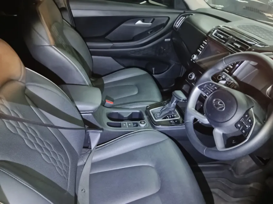 Foto Mobil Bekas Kabin Depan Hyundai Creta 1.5 Prime tahun 2022
