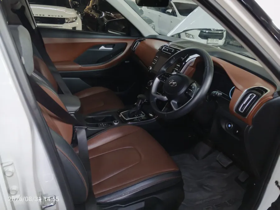 Foto Mobil Bekas Kabin Depan Hyundai Creta 1.5 Prime tahun 2022