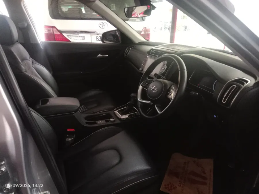 Foto Mobil Bekas Kabin Depan Hyundai Creta 1.5 Prime tahun 2022