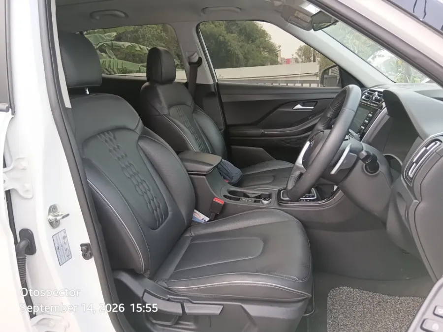 Foto Mobil Bekas Kabin Depan Hyundai Creta 1.5 Prime tahun 2022