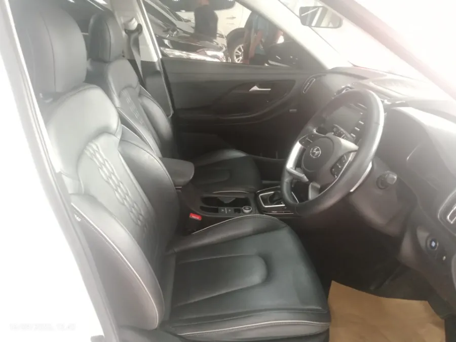 Foto Mobil Bekas Kabin Depan Hyundai Creta 1.5 Prime tahun 2022