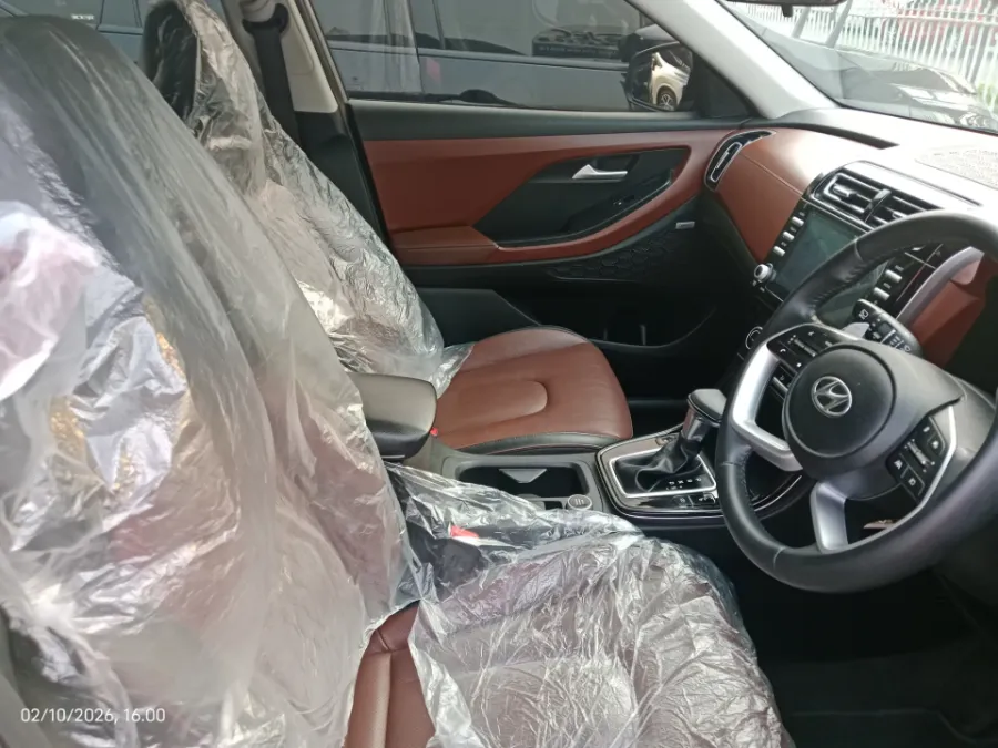 Foto Mobil Bekas Kabin Depan Hyundai Creta 1.5 Prime tahun 2022