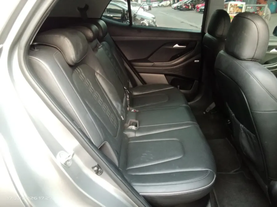 Foto Mobil Bekas Kabin Belakang Hyundai Creta 1.5 Prime tahun 2023