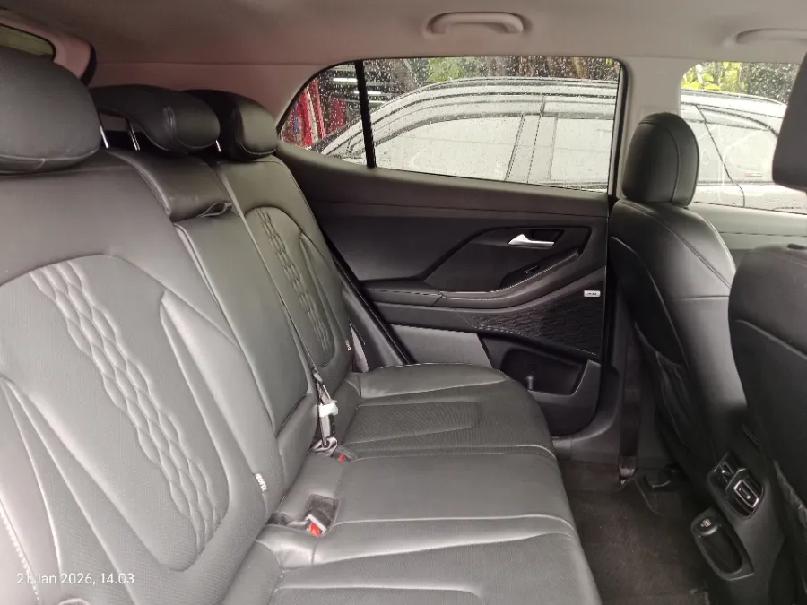 Foto Mobil Bekas Kabin Belakang Hyundai Creta 1.5 Prime tahun 2023