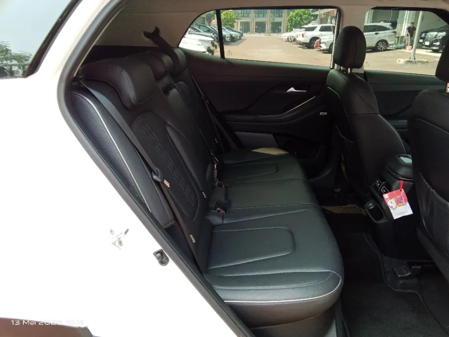 Foto Mobil Bekas Kabin Belakang Hyundai Creta 1.5 Prime tahun 2023