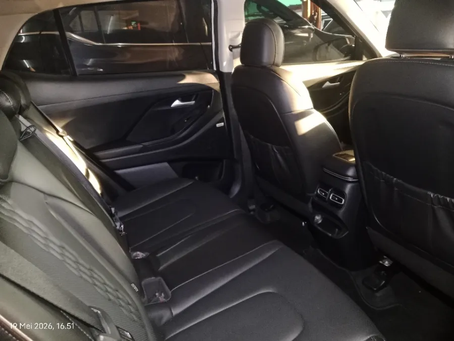 Foto Mobil Bekas Kabin Belakang Hyundai Creta 1.5 Prime tahun 2023