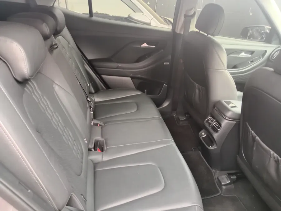 Foto Mobil Bekas Kabin Belakang Hyundai Creta 1.5 Prime tahun 2023