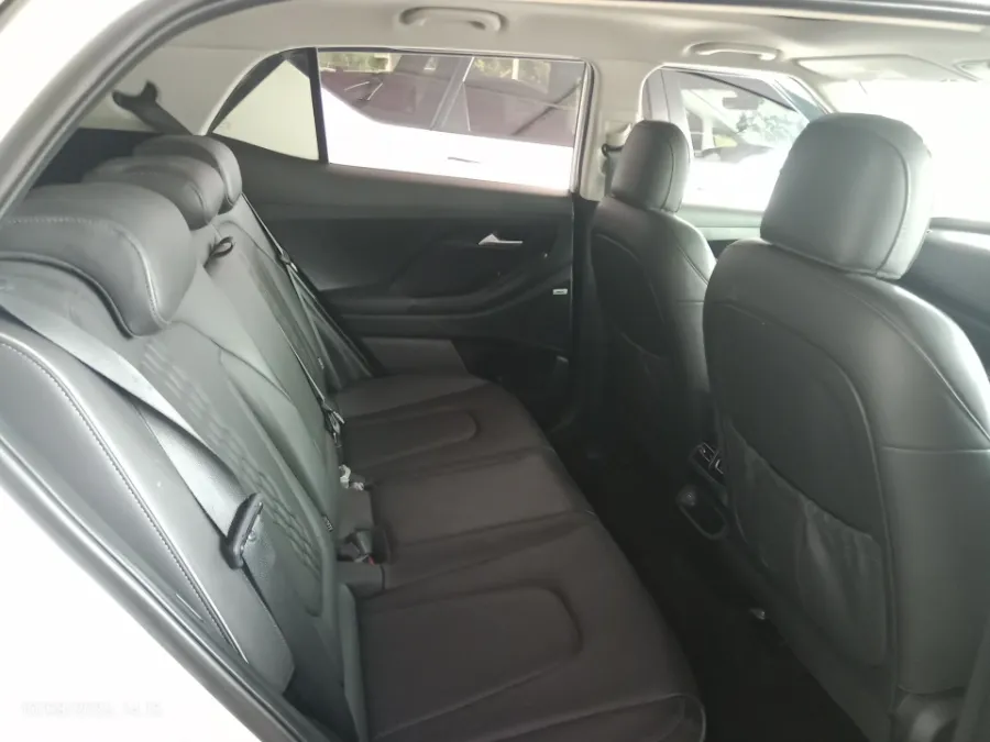 Foto Mobil Bekas Kabin Belakang Hyundai Creta 1.5 Prime tahun 2023