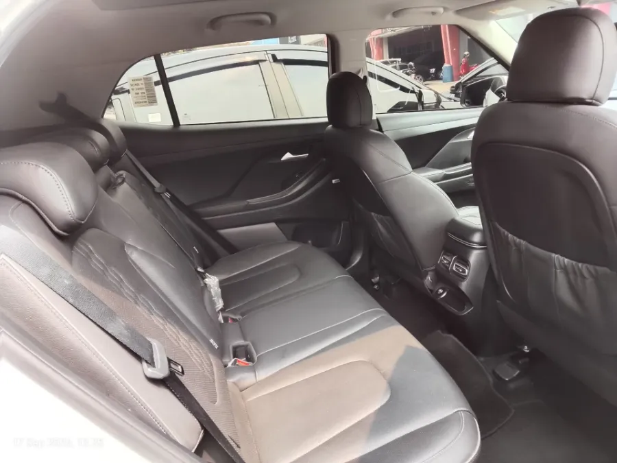 Foto Mobil Bekas Kabin Belakang Hyundai Creta 1.5 Prime tahun 2023