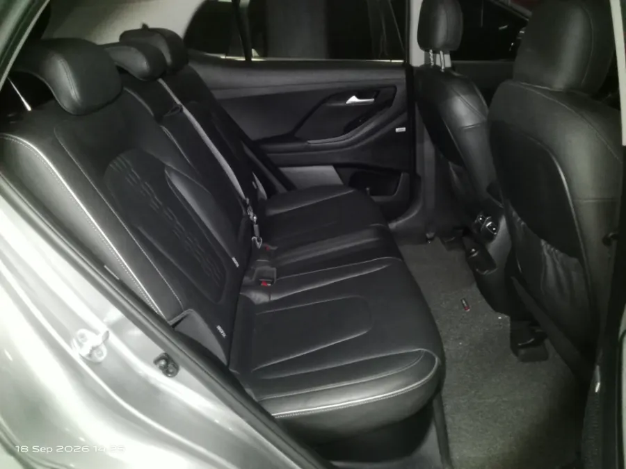 Foto Mobil Bekas Kabin Belakang Hyundai Creta 1.5 Prime tahun 2023