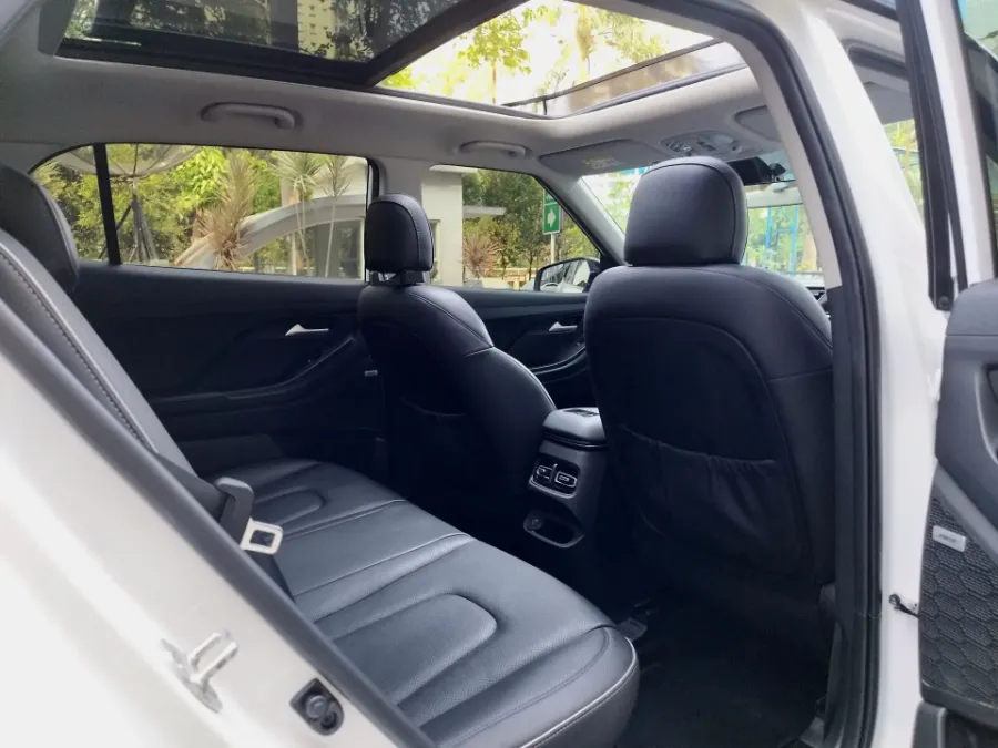 Foto Mobil Bekas Kabin Belakang Hyundai Creta 1.5 Prime tahun 2023