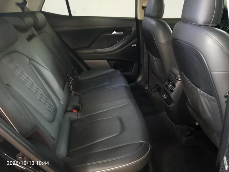 Foto Mobil Bekas Kabin Belakang Hyundai Creta 1.5 Prime tahun 2023