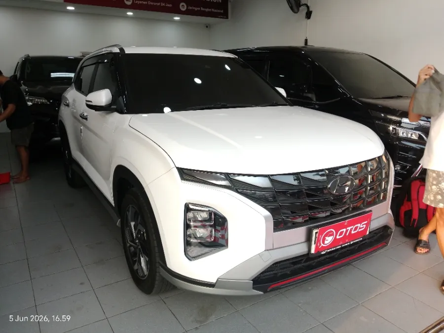 Foto Mobil Bekas Kanan Depan Hyundai Creta 1.5 Prime tahun 2023