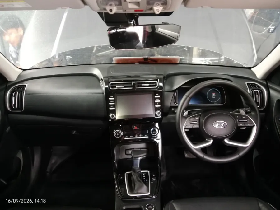 Foto Mobil Bekas Dashboard Hyundai Creta 1.5 Prime tahun 2024
