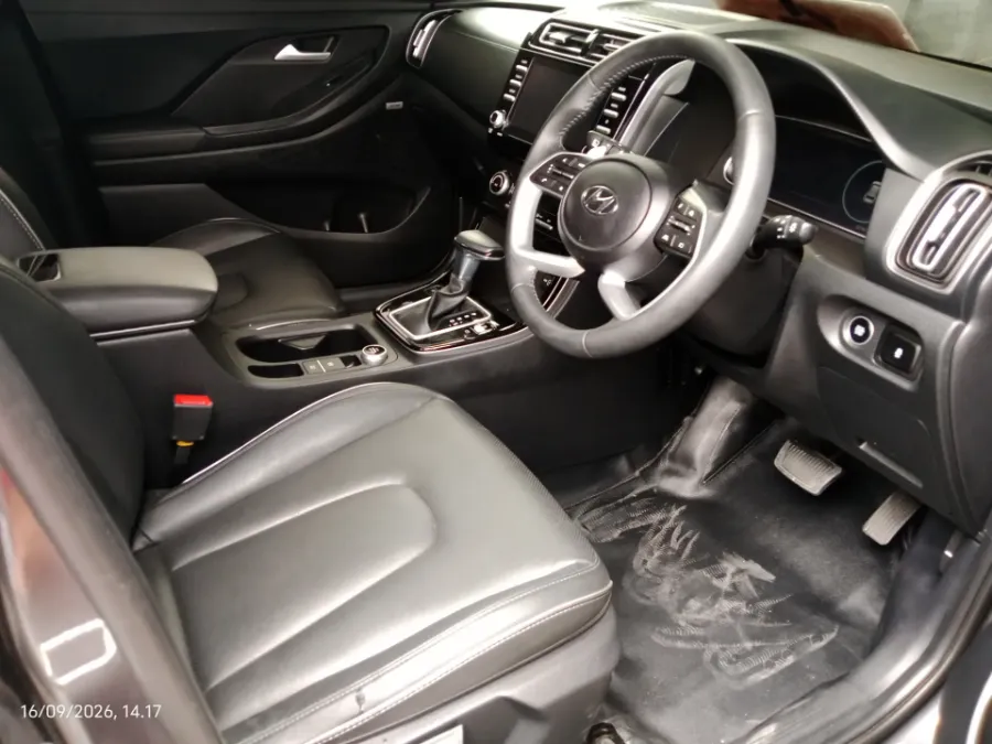 Foto Mobil Bekas Kabin Depan Hyundai Creta 1.5 Prime tahun 2024