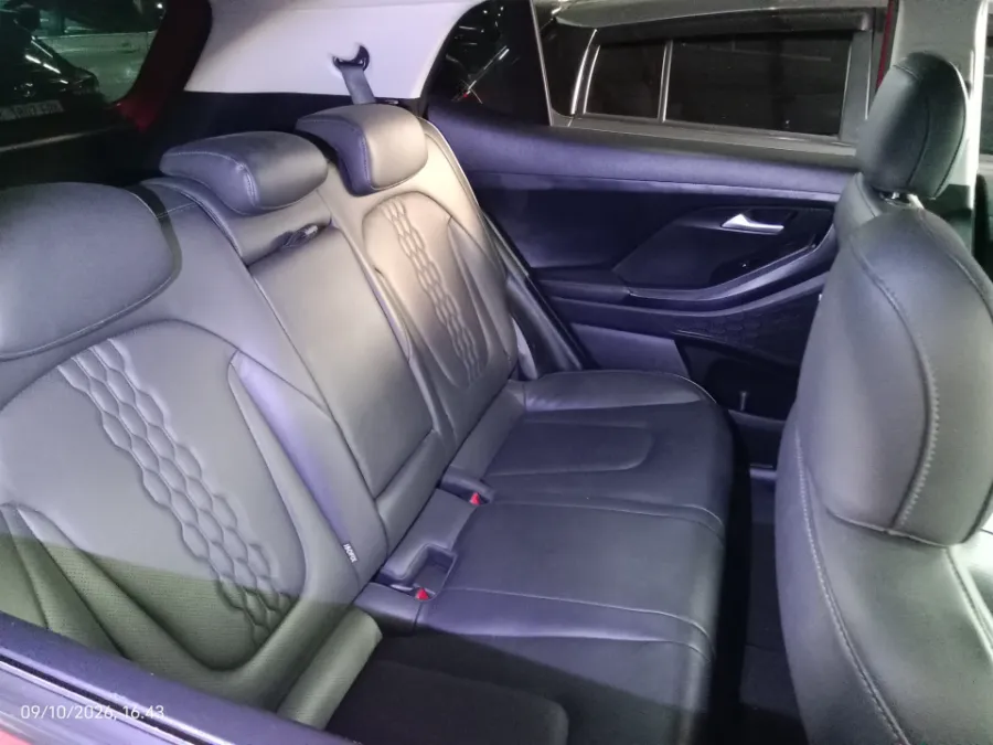 Foto Mobil Bekas Kabin Belakang Hyundai Creta 1.5 Prime Two Tone tahun 2022