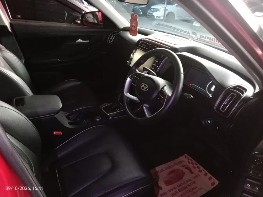 Foto Mobil Bekas Kabin Depan Hyundai Creta 1.5 Prime Two Tone tahun 2022