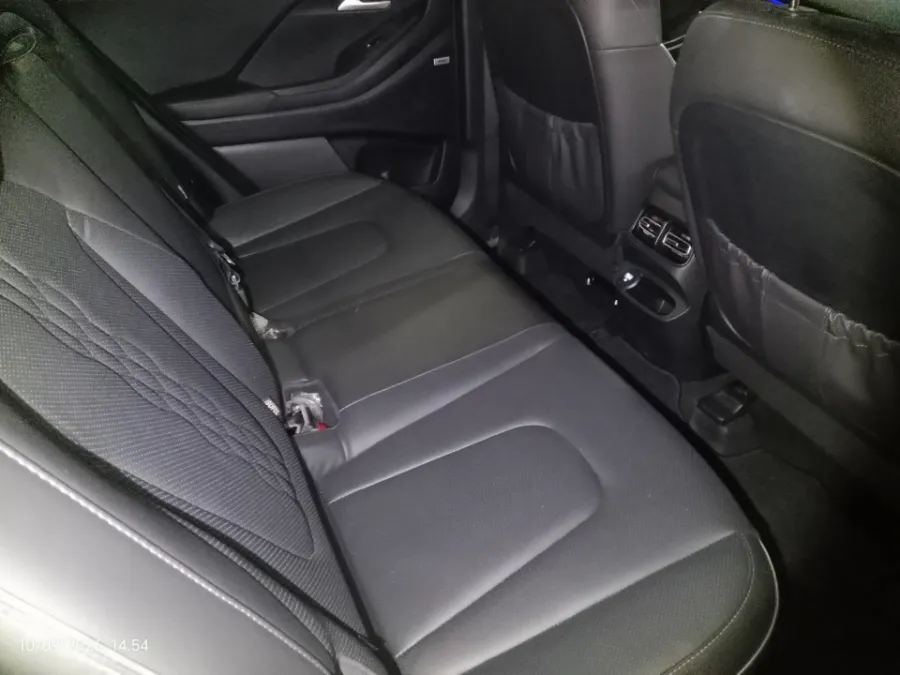 Foto Mobil Bekas Kabin Belakang Hyundai Creta 1.5 Style tahun 2022