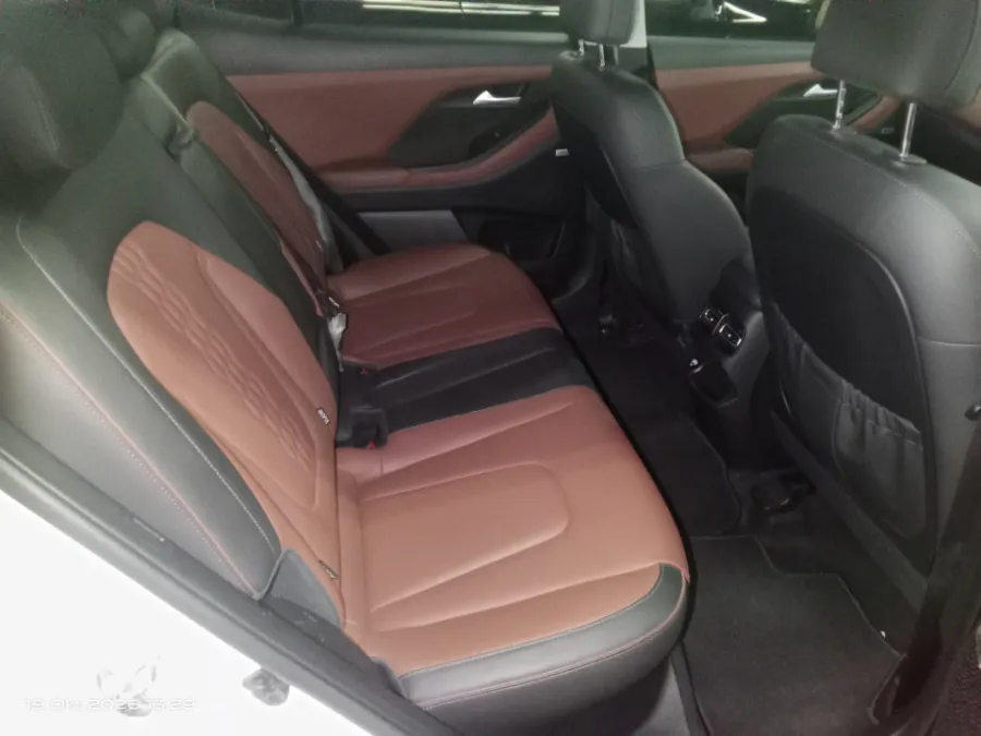 Foto Mobil Bekas Kabin Belakang Hyundai Creta 1.5 Style tahun 2022