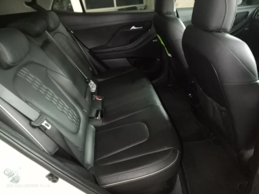 Foto Mobil Bekas Kabin Belakang Hyundai Creta 1.5 Style tahun 2022