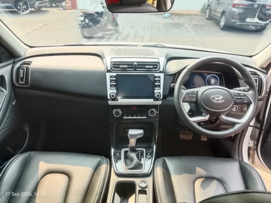 Foto Mobil Bekas Dashboard Hyundai Creta 1.5 Style tahun 2023