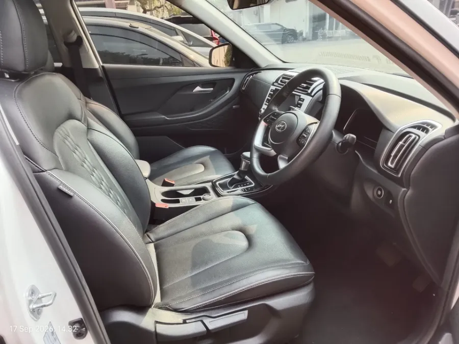 Foto Mobil Bekas Kabin Depan Hyundai Creta 1.5 Style tahun 2023