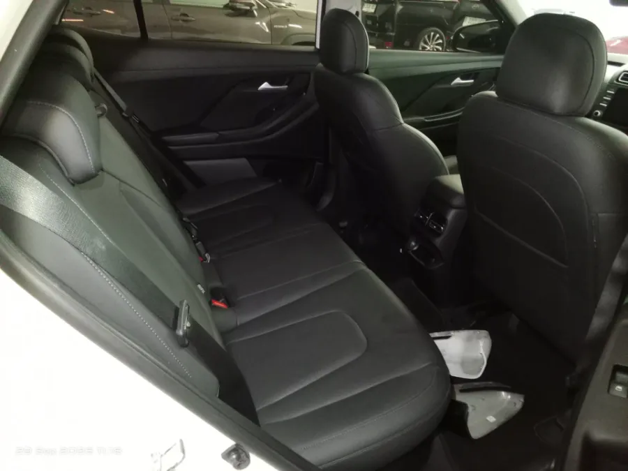 Foto Mobil Bekas Kabin Belakang Hyundai Creta 1.5 Trend tahun 2022
