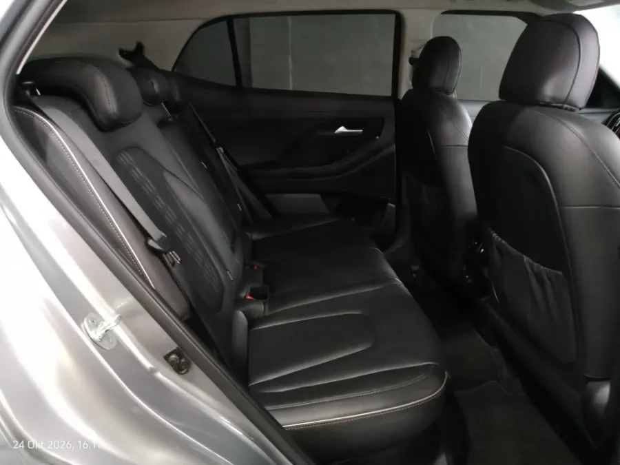 Foto Mobil Bekas Kabin Belakang Hyundai Creta 1.5 Trend tahun 2022