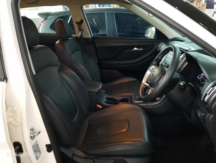 Foto Mobil Bekas Kabin Depan Hyundai Creta 1.5 Trend tahun 2022