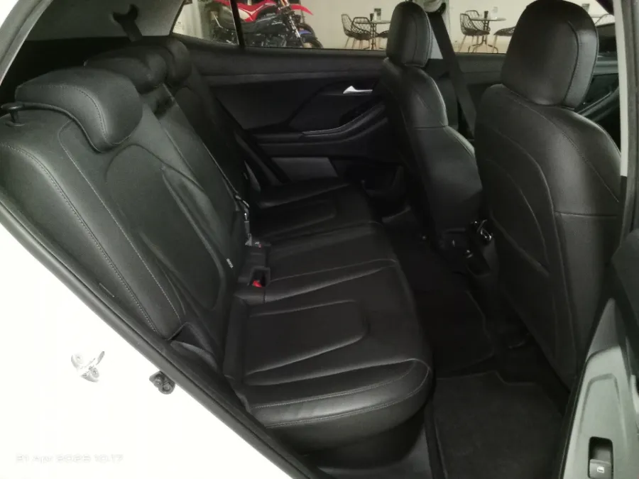 Foto Mobil Bekas Kabin Belakang Hyundai Creta 1.5 Trend tahun 2023