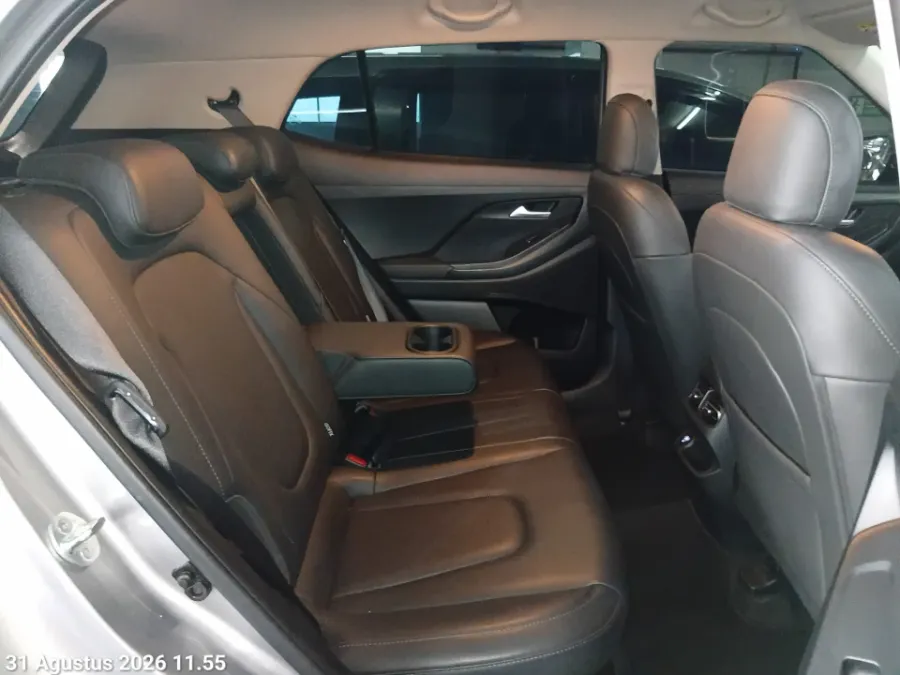 Foto Mobil Bekas Kabin Belakang Hyundai Creta 1.5 Trend tahun 2023