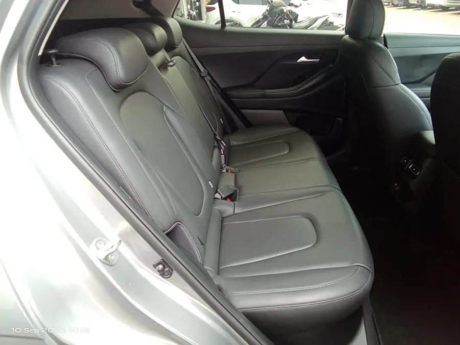 Foto Mobil Bekas Kabin Belakang Hyundai Creta 1.5 Trend tahun 2023
