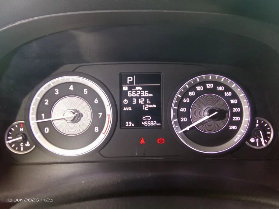 Foto Mobil Bekas Odometer Hyundai Creta 1.5 Trend tahun 2023