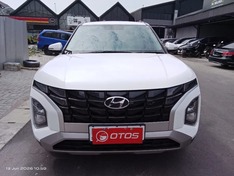 Foto Mobil Bekas Tampak Depan Hyundai Creta 1.5 Trend tahun 2023