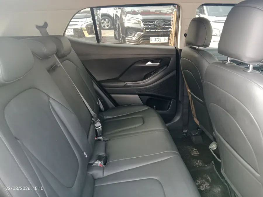 Foto Mobil Bekas Kabin Belakang Hyundai Creta 1.5 Trend tahun 2024